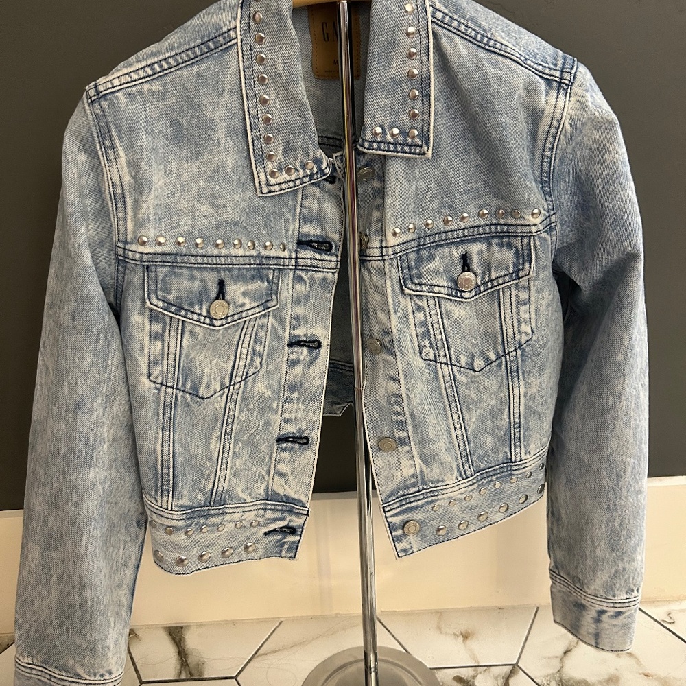 Cropped Studded Icon Denim Jacket M | light wash